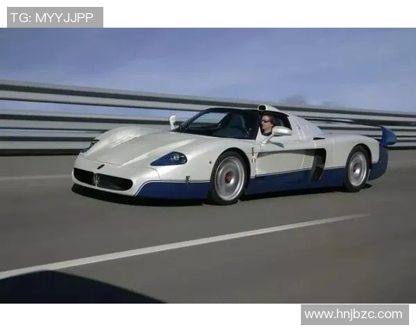 全球足球明星的豪华座驾揭秘与评析,探索他们的个性化选择与驾驶体验